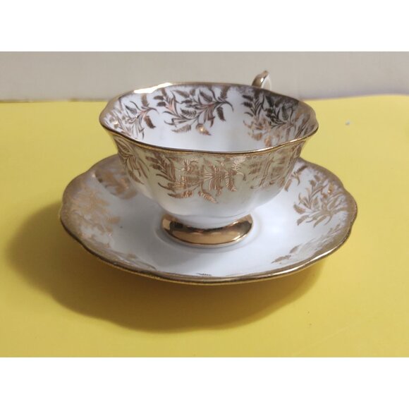 Royal Albert Tea Cup & Saucer Set Golden Leaves 1960's - Picture 3 of 12